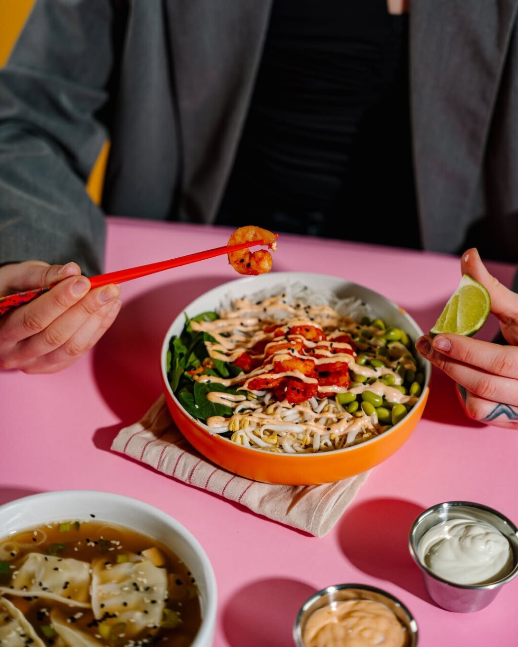 čerstv&eacute; poke bowl v poke bistro Eurovea.